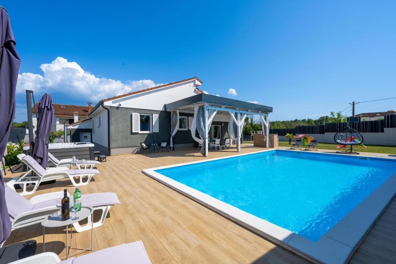Villa Beauty With Heated Pool And Jacuzzi كانافانار المظهر الخارجي الصورة